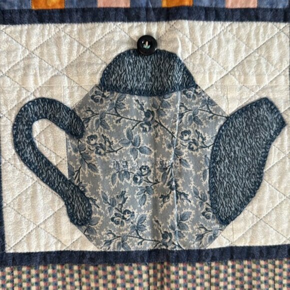 Patchwork Teapot Floral Quilt 31 x 31 - Picture 7 of 11